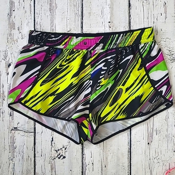 Fabletics Carrie Carnival Print Athletic Running Gym Workout Shorts Womens Sz M - Picture 2 of 16